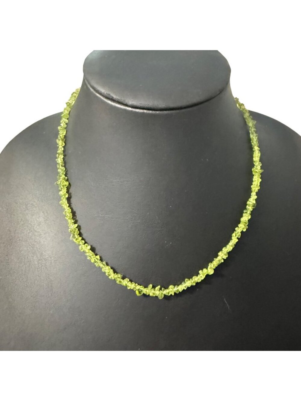 Necklace Green Peridot Chips Beaded Silver Tone Clasp Silver Tone 18.5 Inches